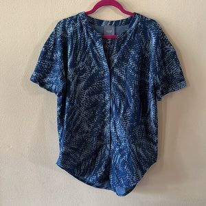 Lysse Womens Aruba Blue V-Neck Printed Camo Button-Down Top Shirt